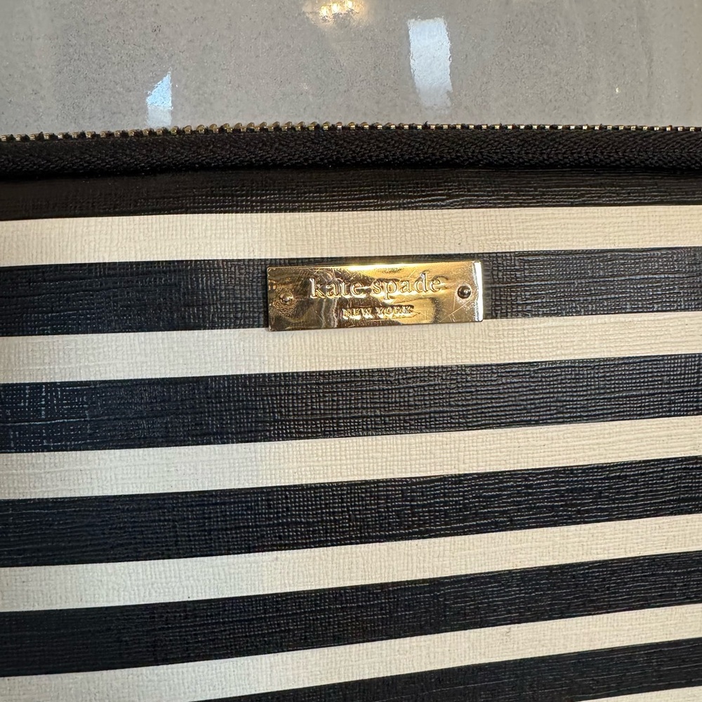 Kate Spade Black & White Striped Tablet Case Fully Padded With Zipper - Picture 3 of 5